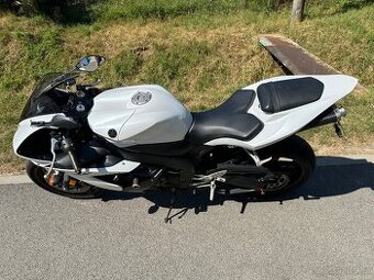 Yamaha YZF R1