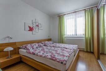 Ložnice z masivu