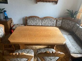 Rohová lavice, rozkládací jídelní stůl a 3 židle
