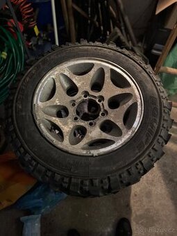 Prodám Offroad pneu s alu disky Mitsubishi l200