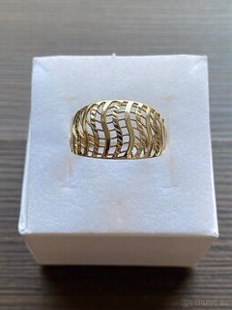 Zlatý dámský prsten