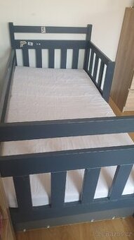 Detska postel s supliky