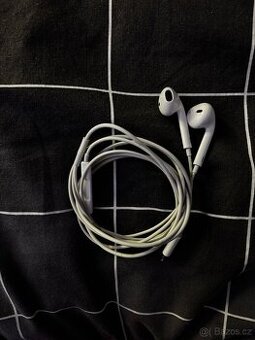 Apple drátová sluchátka Lightning