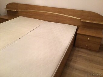 Dvoulůžková postel 180/200