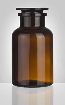 laboratovni prochovnice,sklenice,trychtyr.