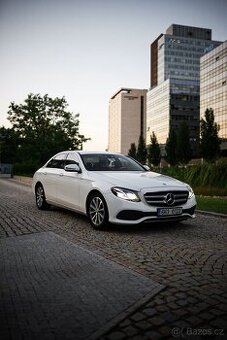 MERCEDES-BENZ E220d 143kW //2016 9G FULL LED NAVI HEAD-UP