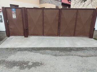 Prodám starší bránu