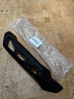 Benelli bn 125 - kryt výfuku a plast ke světlu NOVÉ