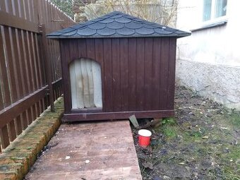 Zateplená psí bouda s předsíňkou, velká.