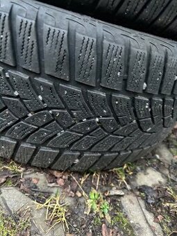Zimní pneu Goodyear 225/45/17
