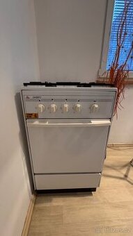 Plynový sporák s troubou MORA