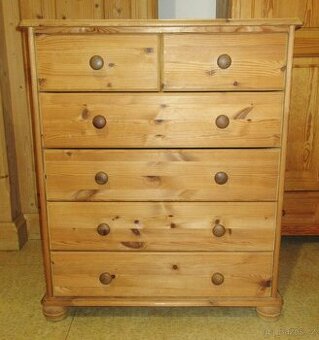 Šuplíková komoda z borovice - celomasiv - Výborný stav