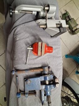 Male manipulacni sveraky pro drobnou praci