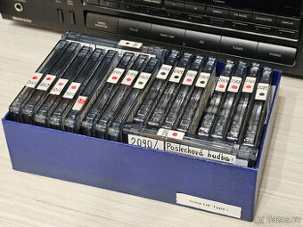 Sony HF90, 18 kazet v krabičce