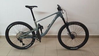 Ghost RIOT AM CF PRO, velikost L, model 2025