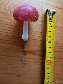 asi 100 let stará vánoční ozdoba - muchomůrka