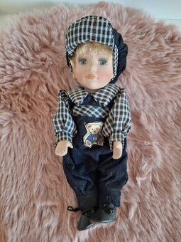 Porcelánová panenka 20 cm chlapec