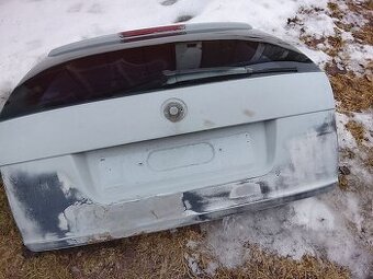 Škoda octavia 2  combi pate vrata  cen 1400 kč