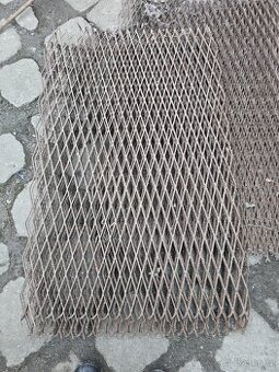 Ocelový tahokovový plech 120×76 cm