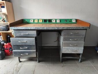 Prodám pevný pracovní ponk s  zásuvkami