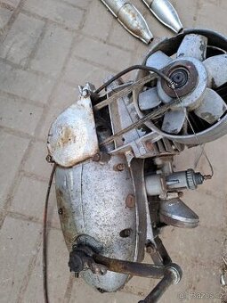 Skútr ČZ 175 motor