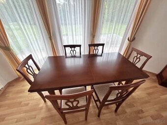 Zvětšovací jídelní stůl z masivního dřeva + 8 židlí