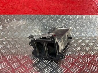 PRAVÝ PŘEDNÍ NOSNÍK AUDI A8 4H D4 4H0805120B