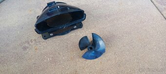 Přechodka od motoru a vrtulka - Dolphin E10 bazénový vysavač