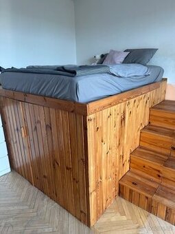 postel s úložným prostorem