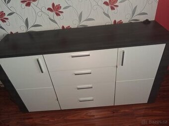 Komoda s osvětlením