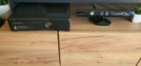 Xbox 360 + Kinect + HDD + hry + klávesnice