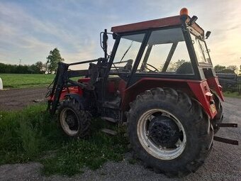 Zetor 7045 s čelním nakladačem