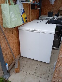 Pultový mrazák Whirlpool se zárukou