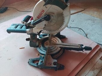 Pokosová pila Bosch GCM 800 S