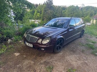 Prodám na náhradní díly Mercedes w211
