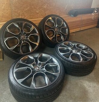 ALU Kola ŠKODA 5x112 R19 X-TREM Zánovní Letní Pneu 225/35/19