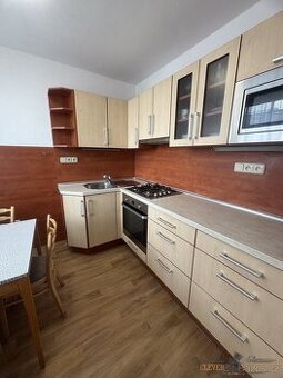 Pronájem bytu 2+1, 53 m2 s lodžií – Pardubice, nábřeží Závod