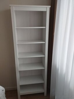 knihovna Hemnes
