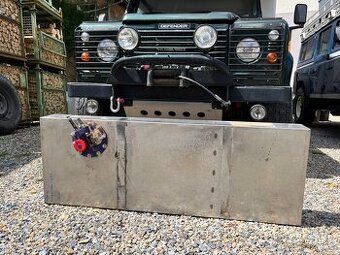 pridavna nerez nadrz LR Defender 110