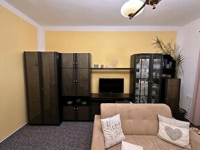 🛋️ Nabízím k prodeji: Starší černo-hnědá obývací stěna