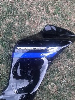 Boční plast Tracer 9 GT