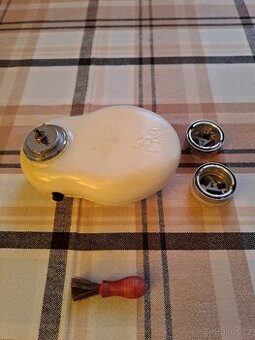 mechanický holicí strojek Sputnik