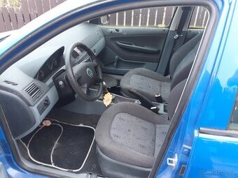 prodám škoda fabia 1 r.v. 2003 1,2HTP 40kw, motor na opravu