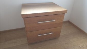 Stolek z masivního dubu