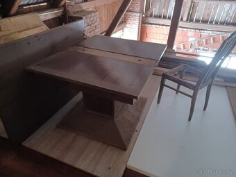 starožitný rozkládací stůl a 6 židlí