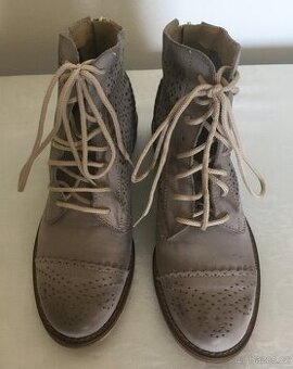 Nové kožené kotníkové boty