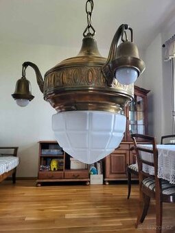 starožitný mosazný lustr