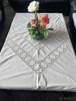 Plátěný ubrus s háčkovanou krajkou - 1