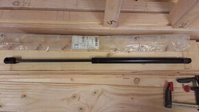 Vzpěra 5. dveří Škoda Felicia