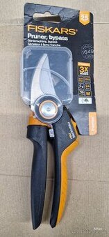 FISKARS Nůžky ruční P921